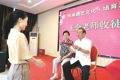 阳泉“小品王”王金首次开门收徒