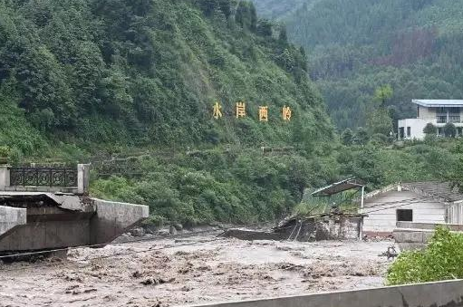 雪山下的派出所