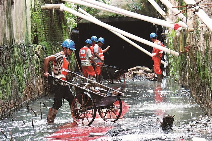 中电建龙岗项目一线工人顶酷暑坚守岗位,确保工程如期竣工