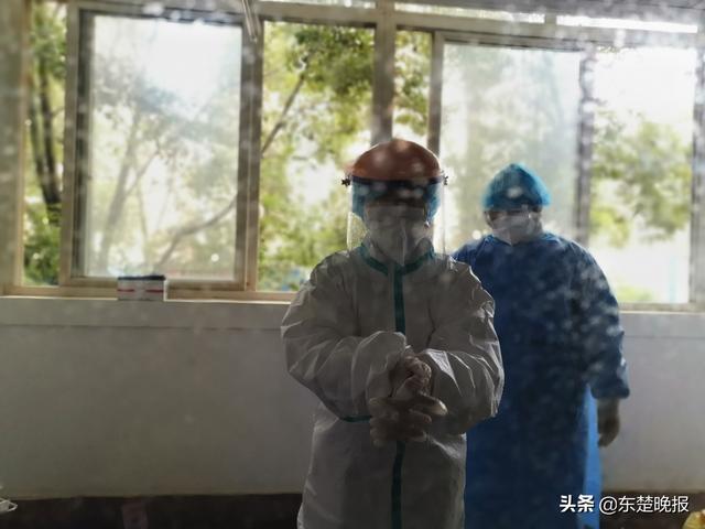 一下“老”20岁！黄石隔离区护士的照片让人泪目