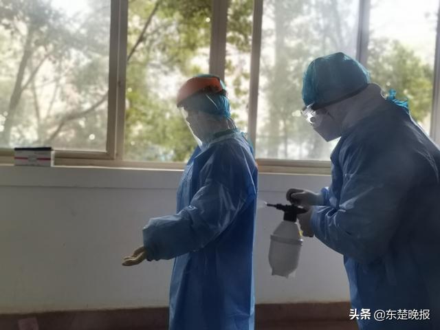 一下“老”20岁！黄石隔离区护士的照片让人泪目