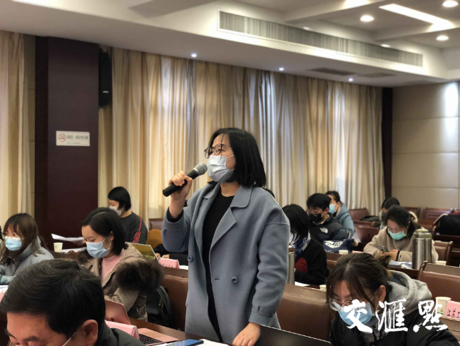 新华日报·交汇点记者提问