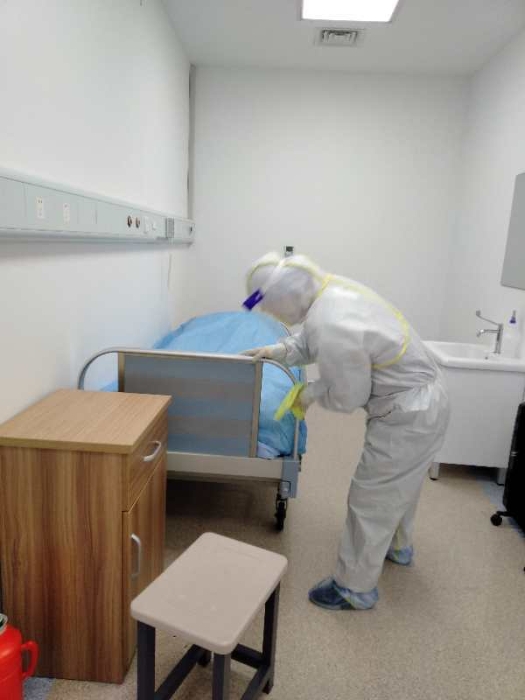 隔离病房消毒。市中医院供图。