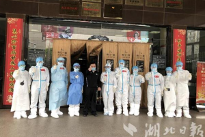 荆门首例ECMO治疗患者治愈出院，他吹 